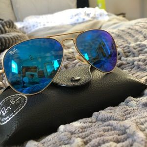 Blue polaroid ray ban aviators